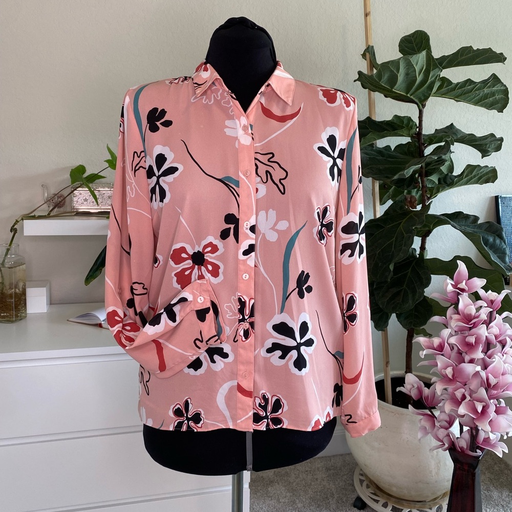 Forever21. Pink Floral Print, Button Down, Long-Sleeve Blouse. Size M